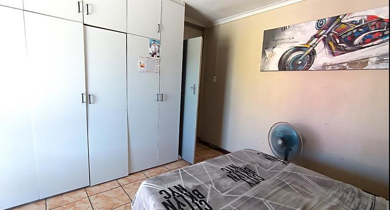 5 Bedroom Property for Sale in Bothasig Western Cape